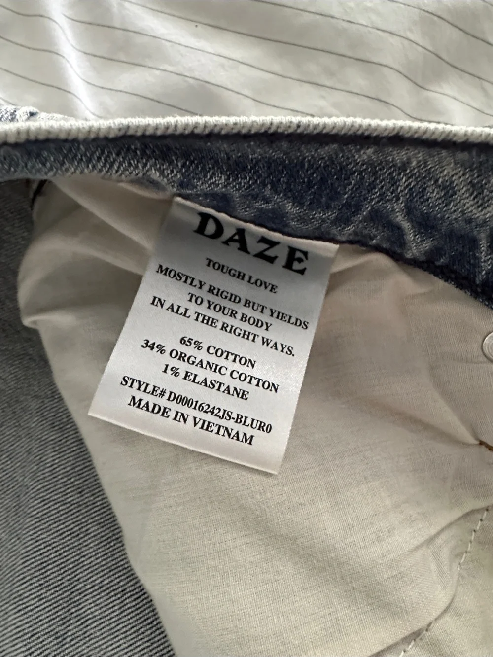 Daze - Light Wash High-Rise Barrel Leg Jeans